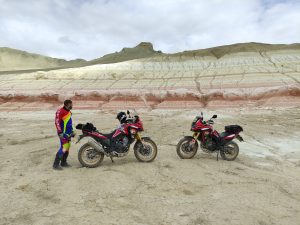 Early breakfast and departure from Kendirli at 8:00 we will head towards Akkuduk, after which we will visit the photogenic place Karynzharyk, have lunch there and finish in the Bozzhyra tract where we will set up a field camp.